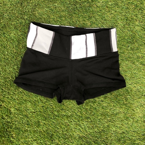 Lululemon Reversible Shorts - Picture 2 of 7